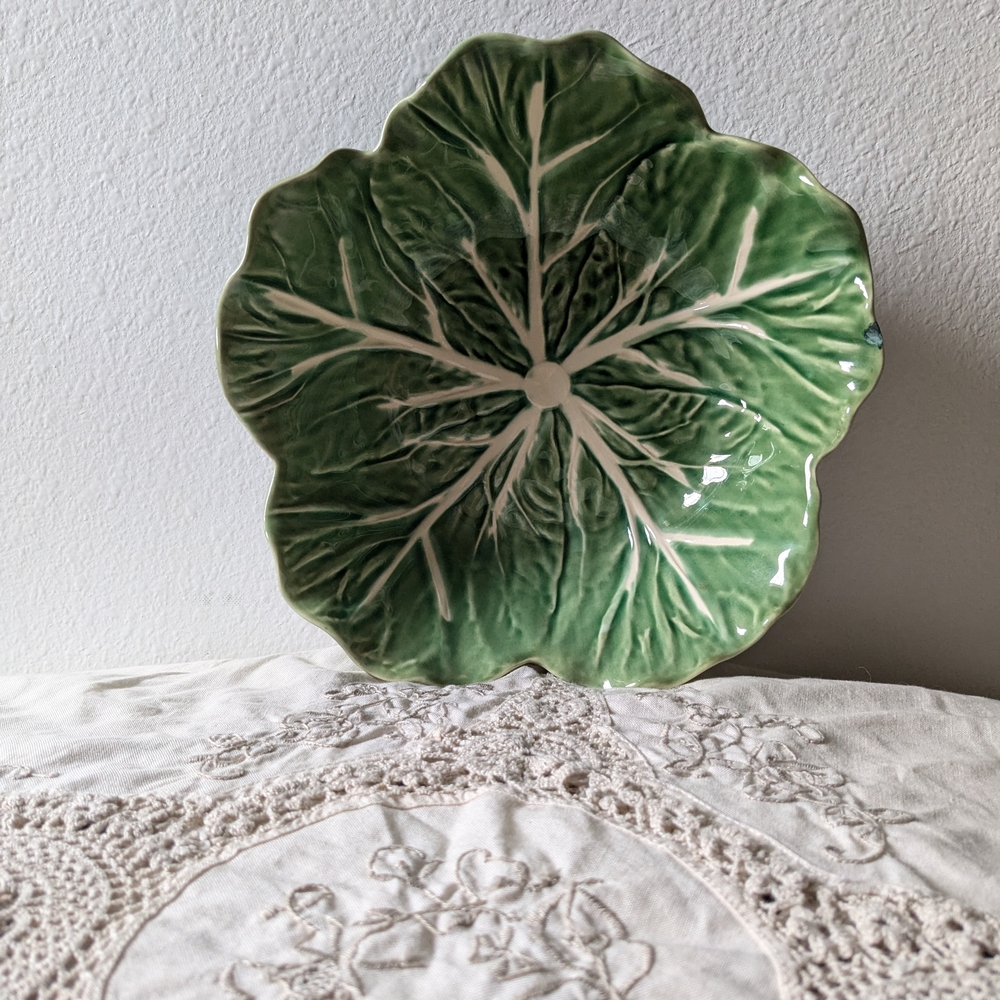 Green Leaf-Shaped Decorative Plate